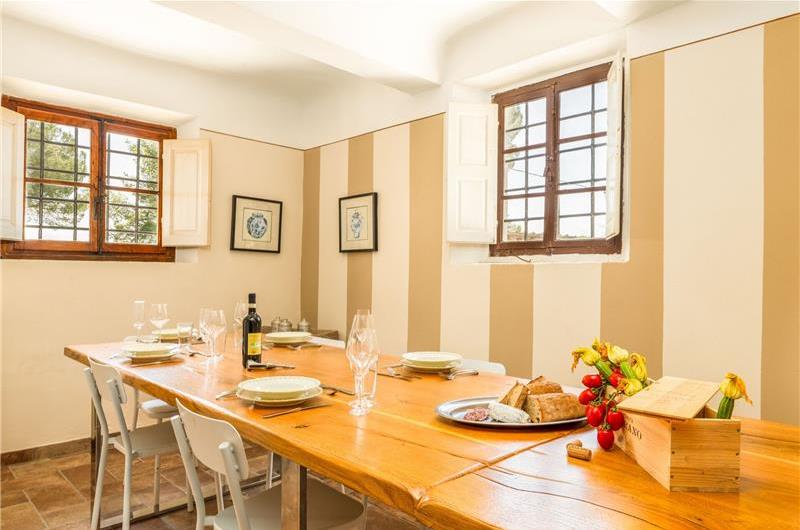 8 Bedroom Villa with Pool near Certaldo, Tuscany, Sleeps 14 - 15