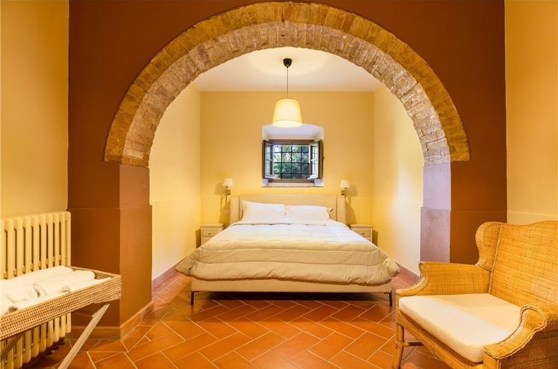 8 Bedroom Villa with Pool near Certaldo, Tuscany, Sleeps 14 - 15