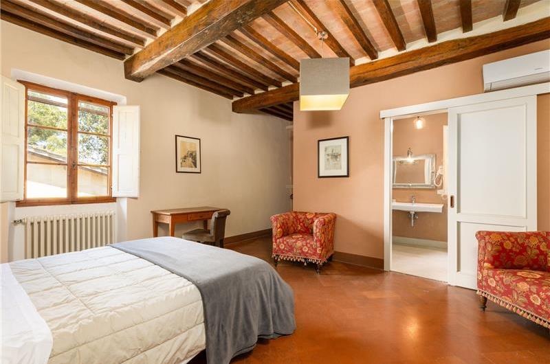 8 Bedroom Villa with Pool near Certaldo, Tuscany, Sleeps 14 - 15