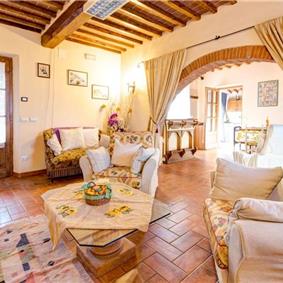 5 Bedroom Villa with Pool near Foiano della Chiana in Tuscany, Sleeps 10-12