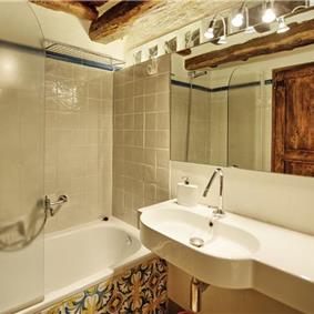 3 Bedroom Villa with Pool near Greve In Chianti in Tuscany, Sleeps 6