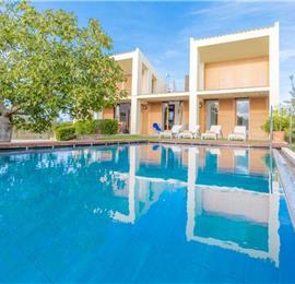 2 Bedroom Villa with Pool near Port D’Alcudia, Sleeps 4