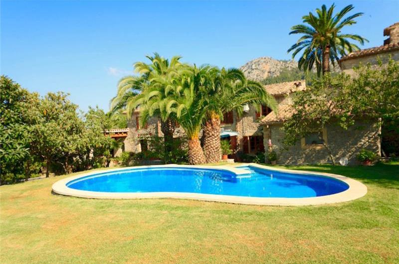 4 Bedroom Villa with Pool near Pollensa, Mallorca, Sleeps 8