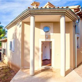 3 Bedroom Villa with Pool in Bonaire, Mallorca, Sleeps 6