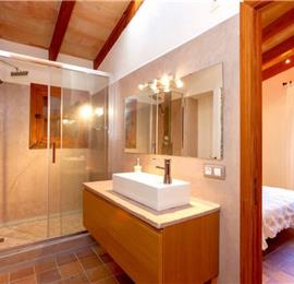 2 Bedroom Villa with Pool near Pollensa, Sleeps 4