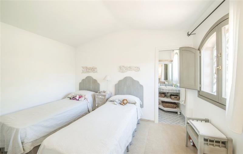 4 Bedroom Villa with Shared Pool near Porto Cervo, Costa Smeralda, Sleeps 8