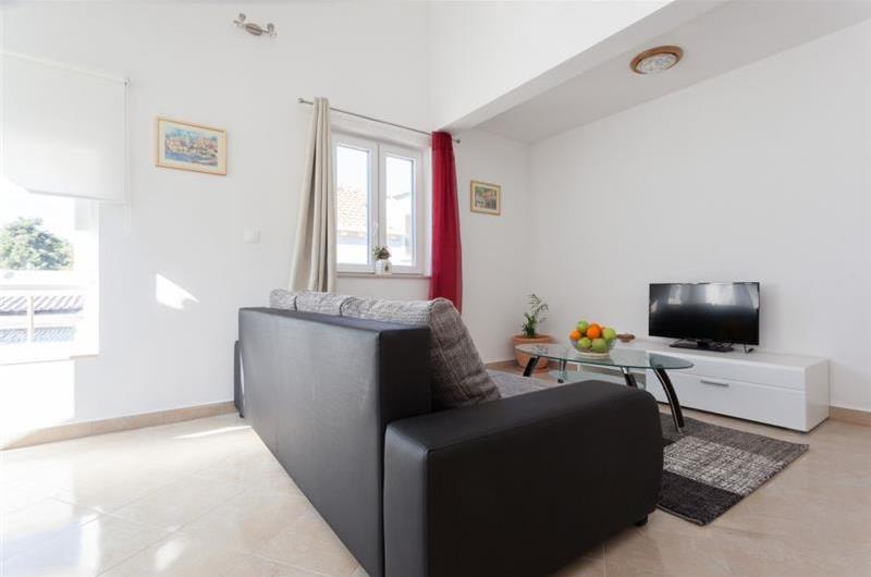 4 apartment Villa in Gruž near Dubrovnik Old Town, Sleeps 8-10