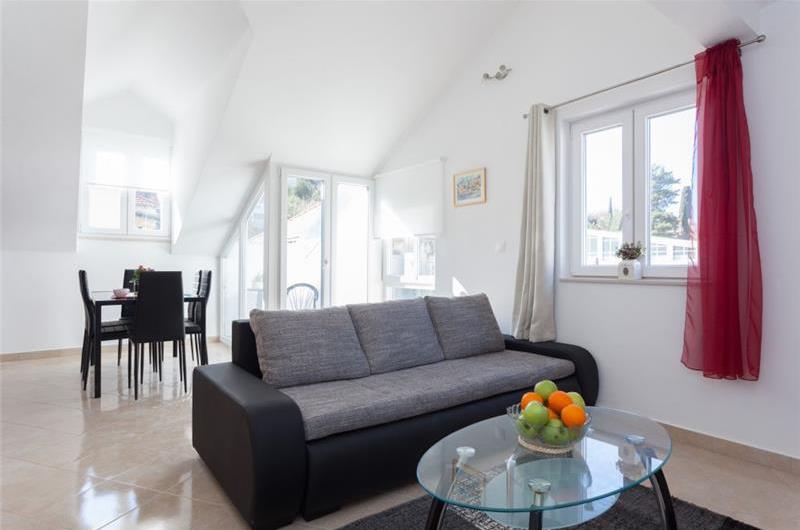 4 apartment Villa in Gruž near Dubrovnik Old Town, Sleeps 8-10