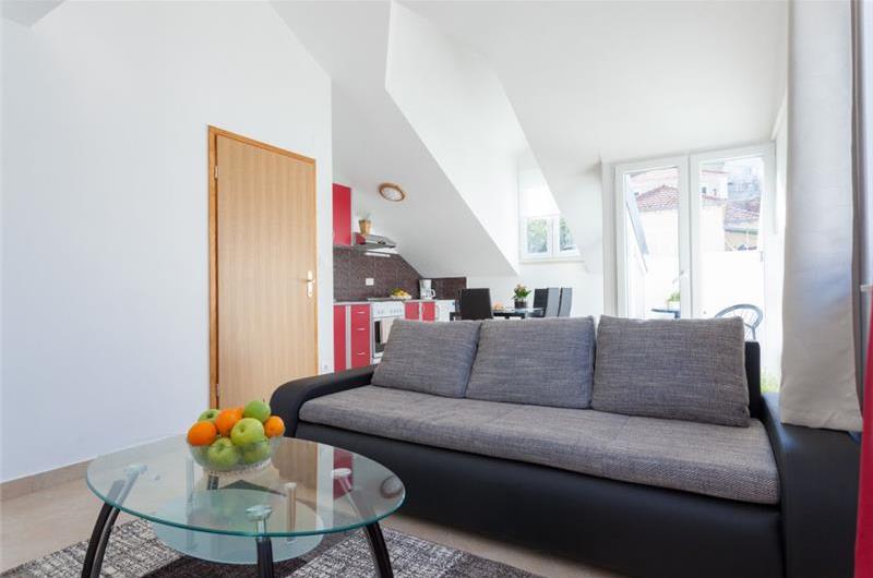 4 apartment Villa in Gruž near Dubrovnik Old Town, Sleeps 8-10