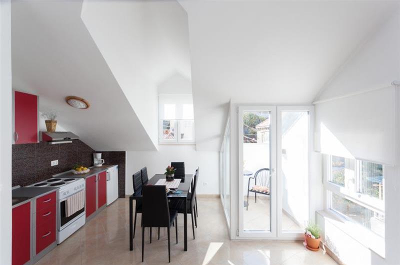 4 apartment Villa in Gruž near Dubrovnik Old Town, Sleeps 8-10