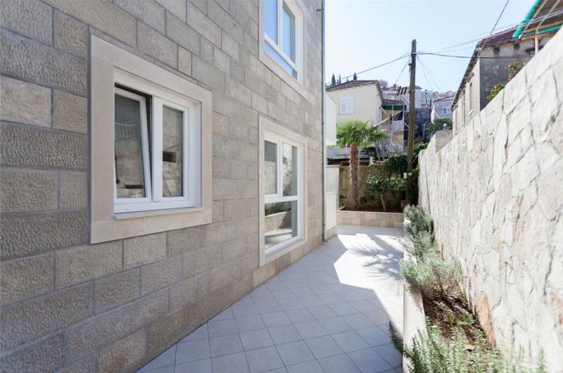 4 apartment Villa in Gruž near Dubrovnik Old Town, Sleeps 8-10