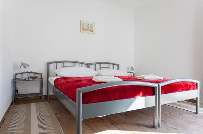4 apartment Villa in Gruž near Dubrovnik Old Town, Sleeps 8-10