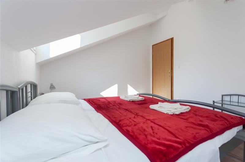 4 apartment Villa in Gruž near Dubrovnik Old Town, Sleeps 8-10