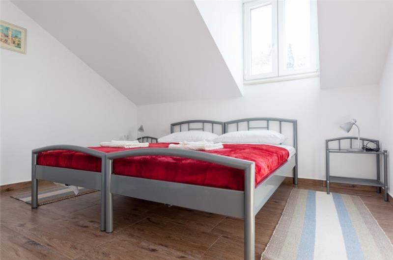 4 apartment Villa in Gruž near Dubrovnik Old Town, Sleeps 8-10