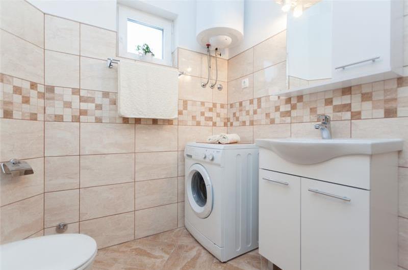 4 apartment Villa in Gruž near Dubrovnik Old Town, Sleeps 8-10