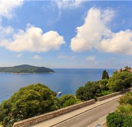 3 Bedroom Apartment with Terrace and Sea Views near Dubrovnik Old Town, Sleeps 5-7