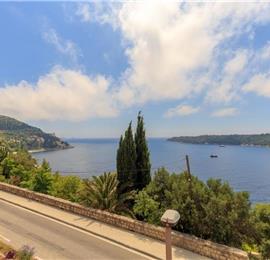 3 Bedroom Apartment with Terrace and Sea Views near Dubrovnik Old Town, Sleeps 5-7