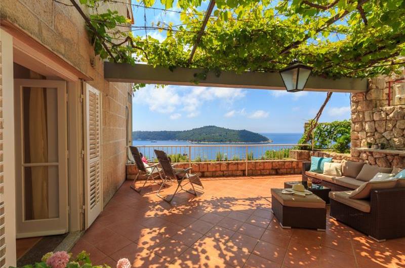 3 Bedroom Apartment with Terrace and Sea Views near Dubrovnik Old Town, Sleeps 5-7