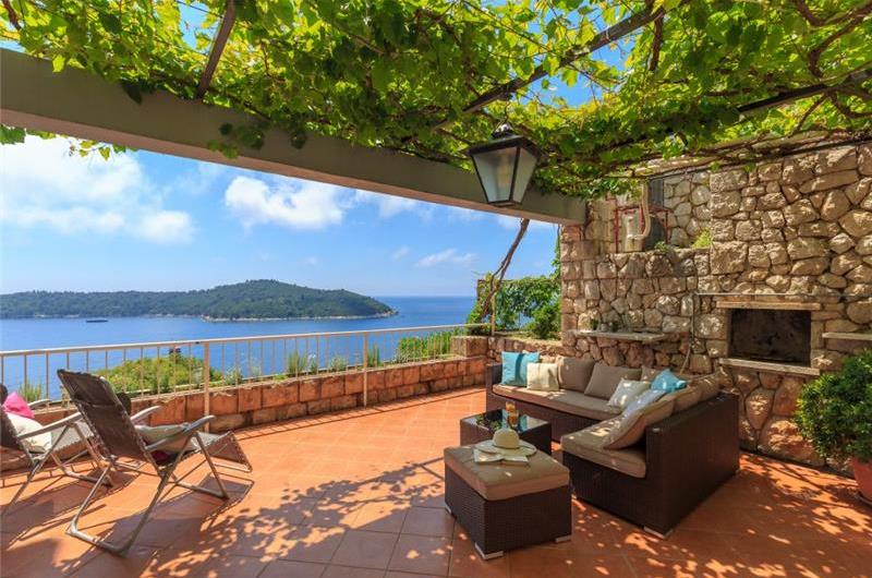 3 Bedroom Apartment with Terrace and Sea Views near Dubrovnik Old Town, Sleeps 5-7