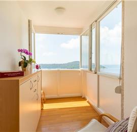 3 Bedroom Apartment with Terrace and Sea Views near Dubrovnik Old Town, Sleeps 5-7