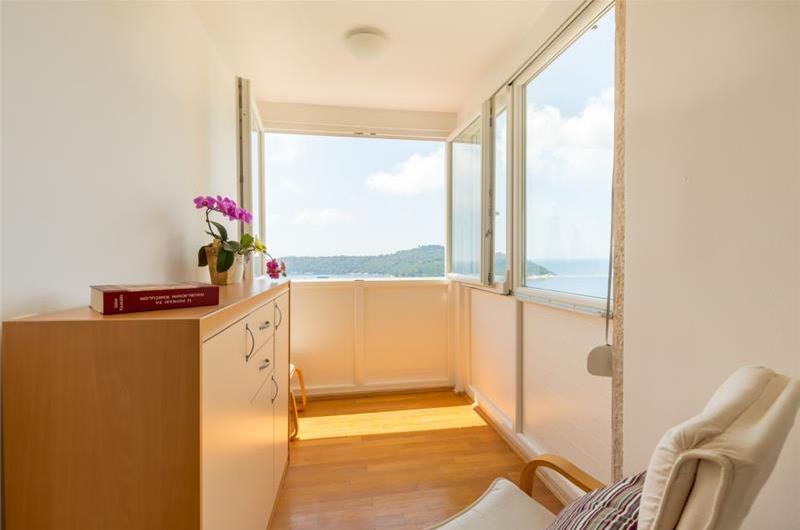 3 Bedroom Apartment with Terrace and Sea Views near Dubrovnik Old Town, Sleeps 5-7