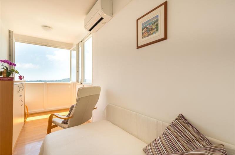 3 Bedroom Apartment with Terrace and Sea Views near Dubrovnik Old Town, Sleeps 5-7