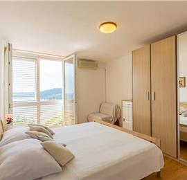 3 Bedroom Apartment with Terrace and Sea Views near Dubrovnik Old Town, Sleeps 5-7