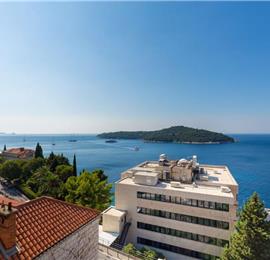 3 Bedroom Apartment with Terrace and Sea Views near Dubrovnik Old Town, Sleeps 6