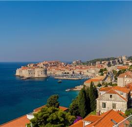 3 Bedroom Apartment with Terrace and Sea Views near Dubrovnik Old Town, Sleeps 6