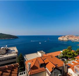 3 Bedroom Apartment with Terrace and Sea Views near Dubrovnik Old Town, Sleeps 6