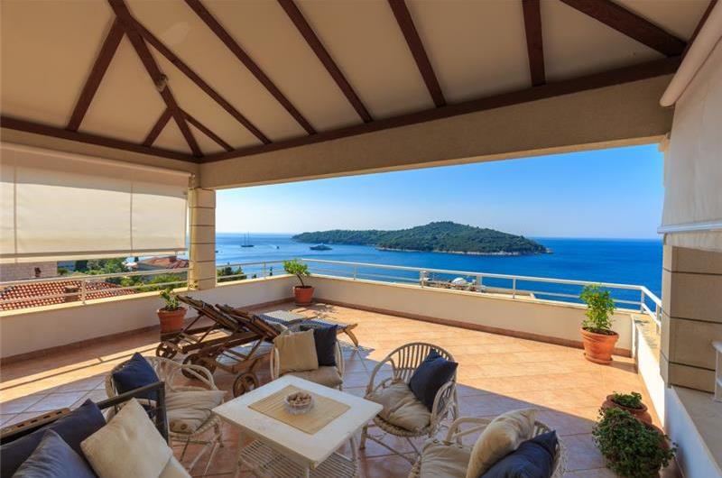 3 Bedroom Apartment with Terrace and Sea Views near Dubrovnik Old Town, Sleeps 6