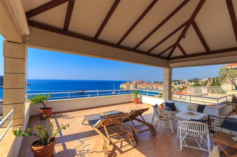 3 Bedroom Apartment with Terrace and Sea Views near Dubrovnik Old Town, Sleeps 6