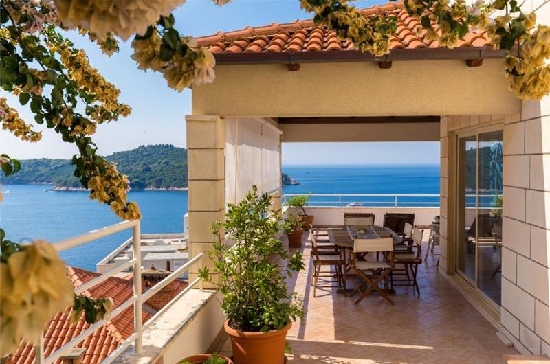 3 Bedroom Apartment with Terrace and Sea Views near Dubrovnik Old Town, Sleeps 6