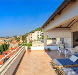 3 Bedroom Apartment with Terrace and Sea Views near Dubrovnik Old Town, Sleeps 6