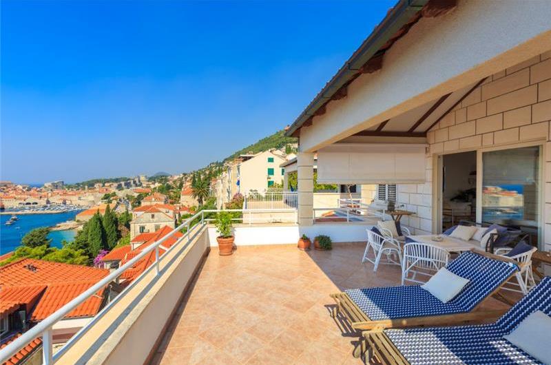 3 Bedroom Apartment with Terrace and Sea Views near Dubrovnik Old Town, Sleeps 6