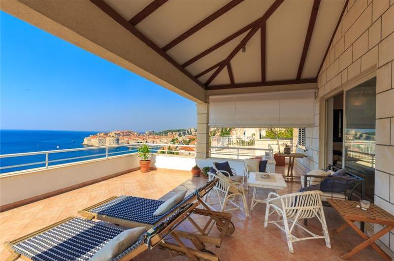 3 Bedroom Apartment with Terrace and Sea Views near Dubrovnik Old Town, Sleeps 6