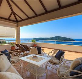 3 Bedroom Apartment with Terrace and Sea Views near Dubrovnik Old Town, Sleeps 6