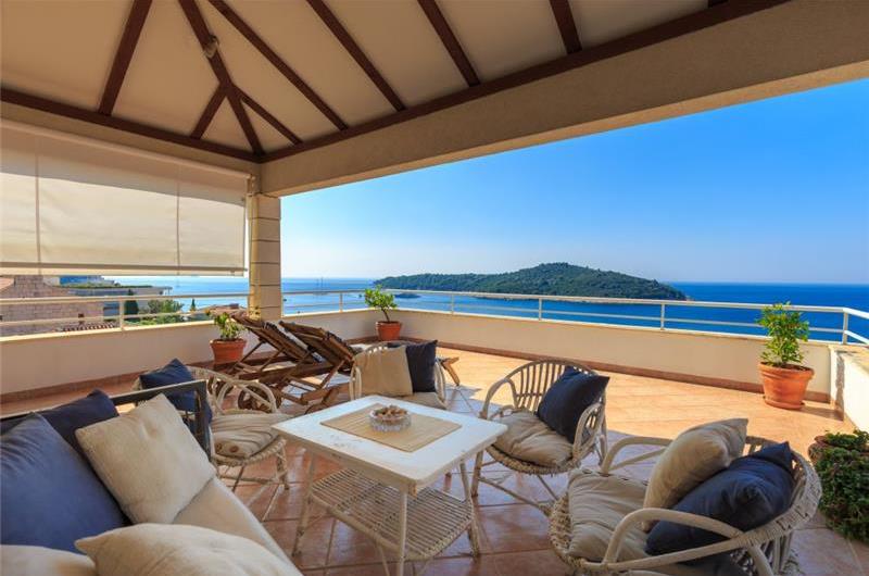 3 Bedroom Apartment with Terrace and Sea Views near Dubrovnik Old Town, Sleeps 6