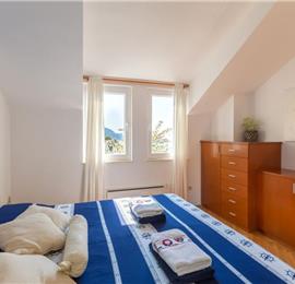 3 Bedroom Apartment with Terrace and Sea Views near Dubrovnik Old Town, Sleeps 6