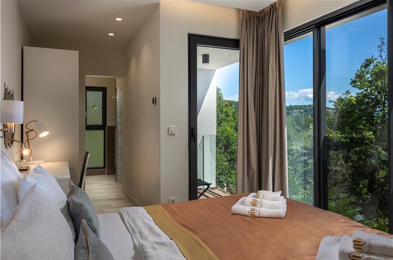 4 Bedroom Villa with Salt Water Pool, Private mini golf course and Rooftop Terrace near Opatija, Sleeps 8