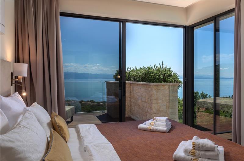4 Bedroom Villa with Salt Water Pool, Private mini golf course and Rooftop Terrace near Opatija, Sleeps 8