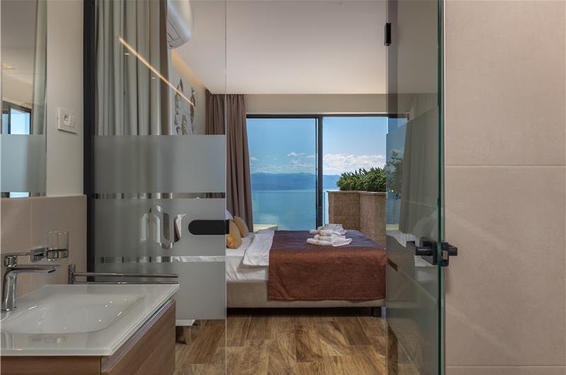 4 Bedroom Villa with Salt Water Pool, Private mini golf course and Rooftop Terrace near Opatija, Sleeps 8