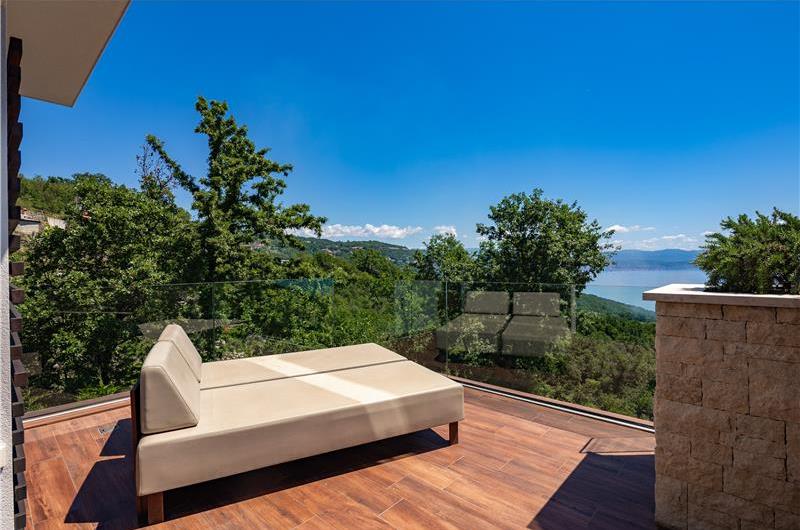 4 Bedroom Villa with Salt Water Pool, Private mini golf course and Rooftop Terrace near Opatija, Sleeps 8