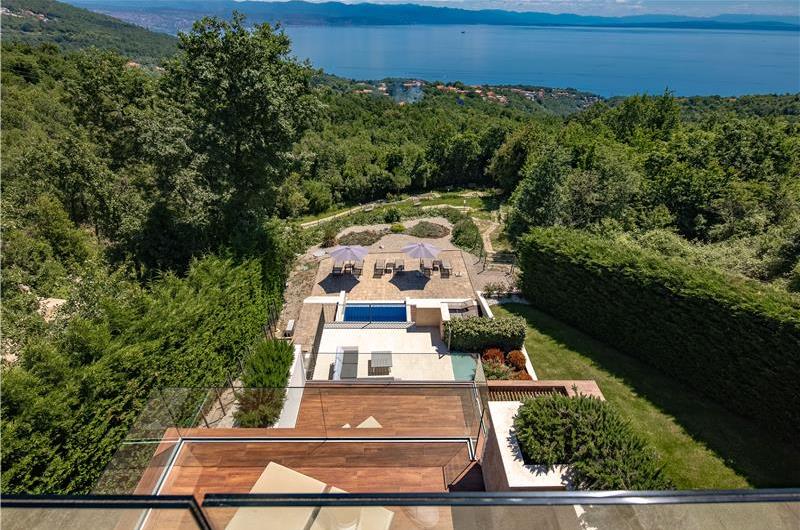 4 Bedroom Villa with Salt Water Pool, Private mini golf course and Rooftop Terrace near Opatija, Sleeps 8