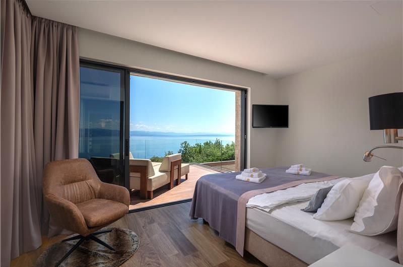 4 Bedroom Villa with Salt Water Pool, Private mini golf course and Rooftop Terrace near Opatija, Sleeps 8