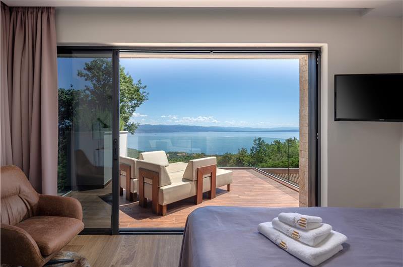4 Bedroom Villa with Salt Water Pool, Private mini golf course and Rooftop Terrace near Opatija, Sleeps 8