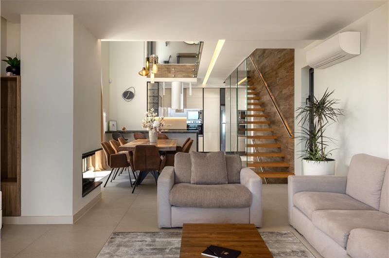4 Bedroom Villa with Salt Water Pool, Private mini golf course and Rooftop Terrace near Opatija, Sleeps 8