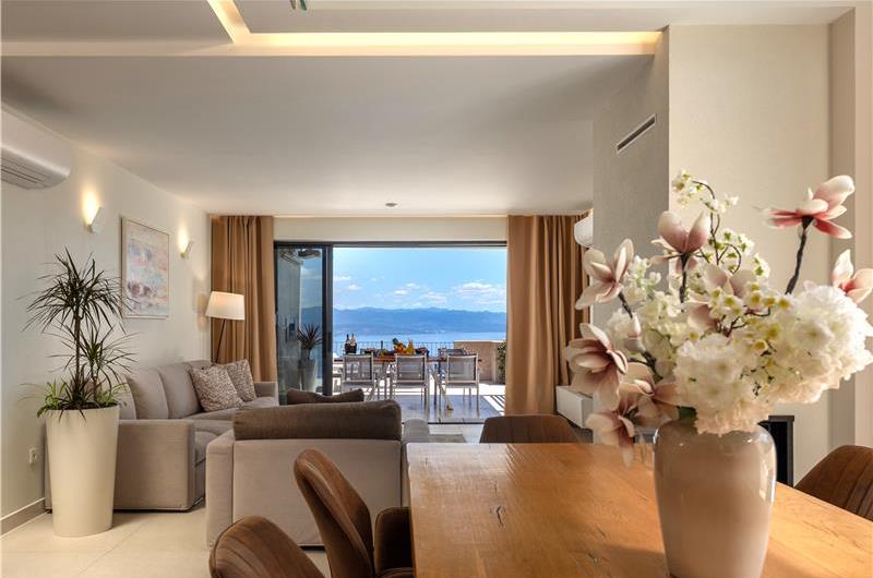 4 Bedroom Villa with Salt Water Pool, Private mini golf course and Rooftop Terrace near Opatija, Sleeps 8