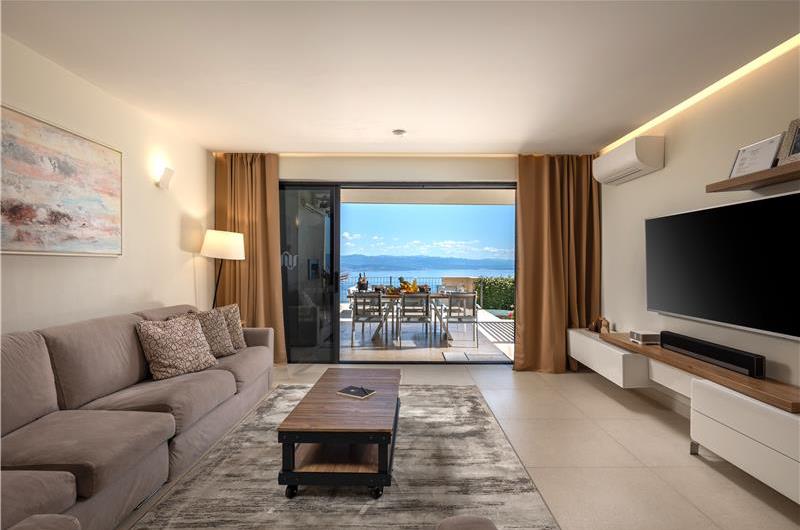 4 Bedroom Villa with Salt Water Pool, Private mini golf course and Rooftop Terrace near Opatija, Sleeps 8