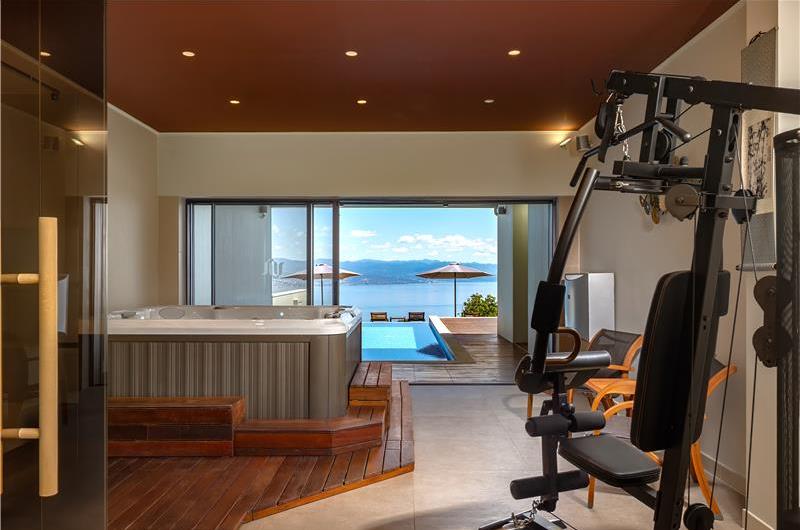 4 Bedroom Villa with Salt Water Pool, Private mini golf course and Rooftop Terrace near Opatija, Sleeps 8